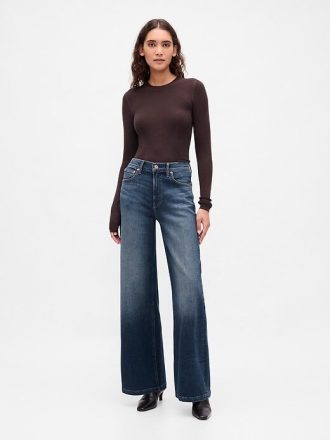 Högt stigande jeans med vida ben