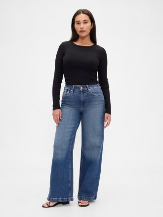 Kurviga jeans med vida ben i hög rese