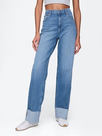 Lösa 90-tals jeans med muddar i medelhög höjd